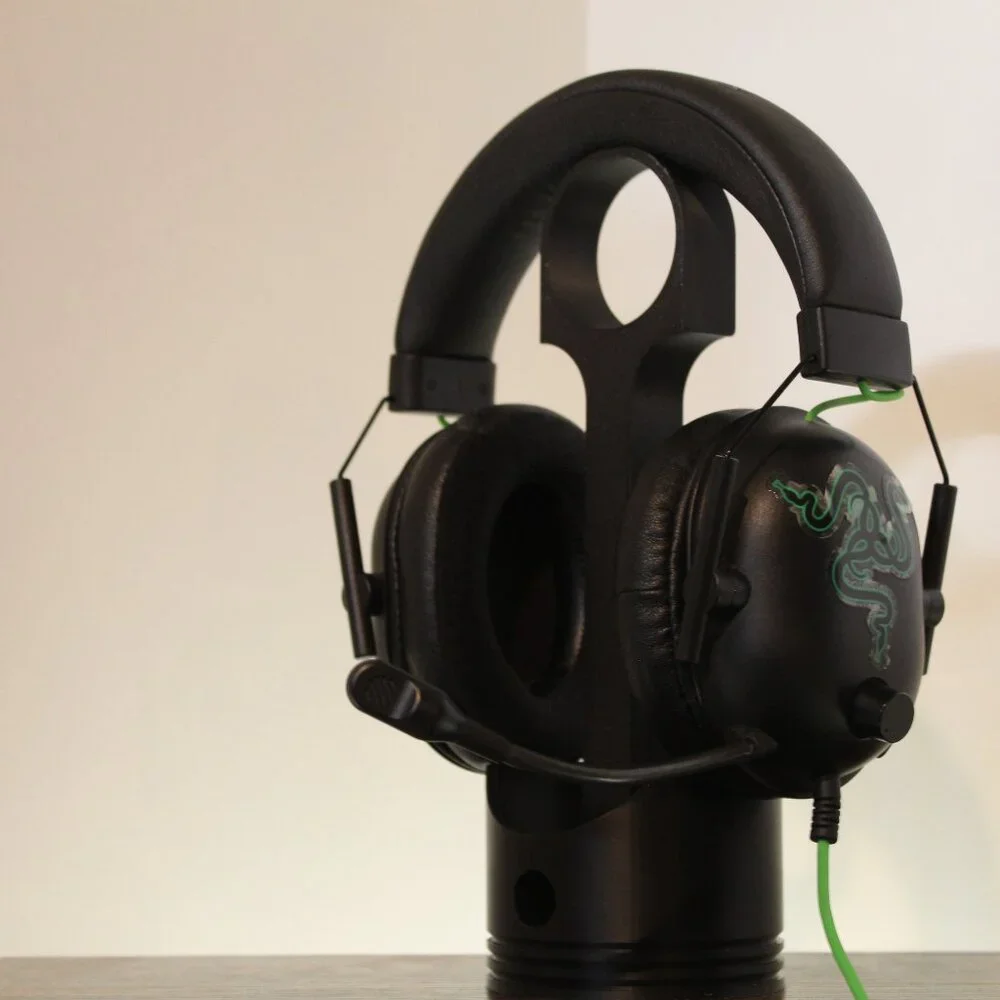 Piston-Inspired 3D-Printed Headset Stand – Unique Gaming & Desk Accessory